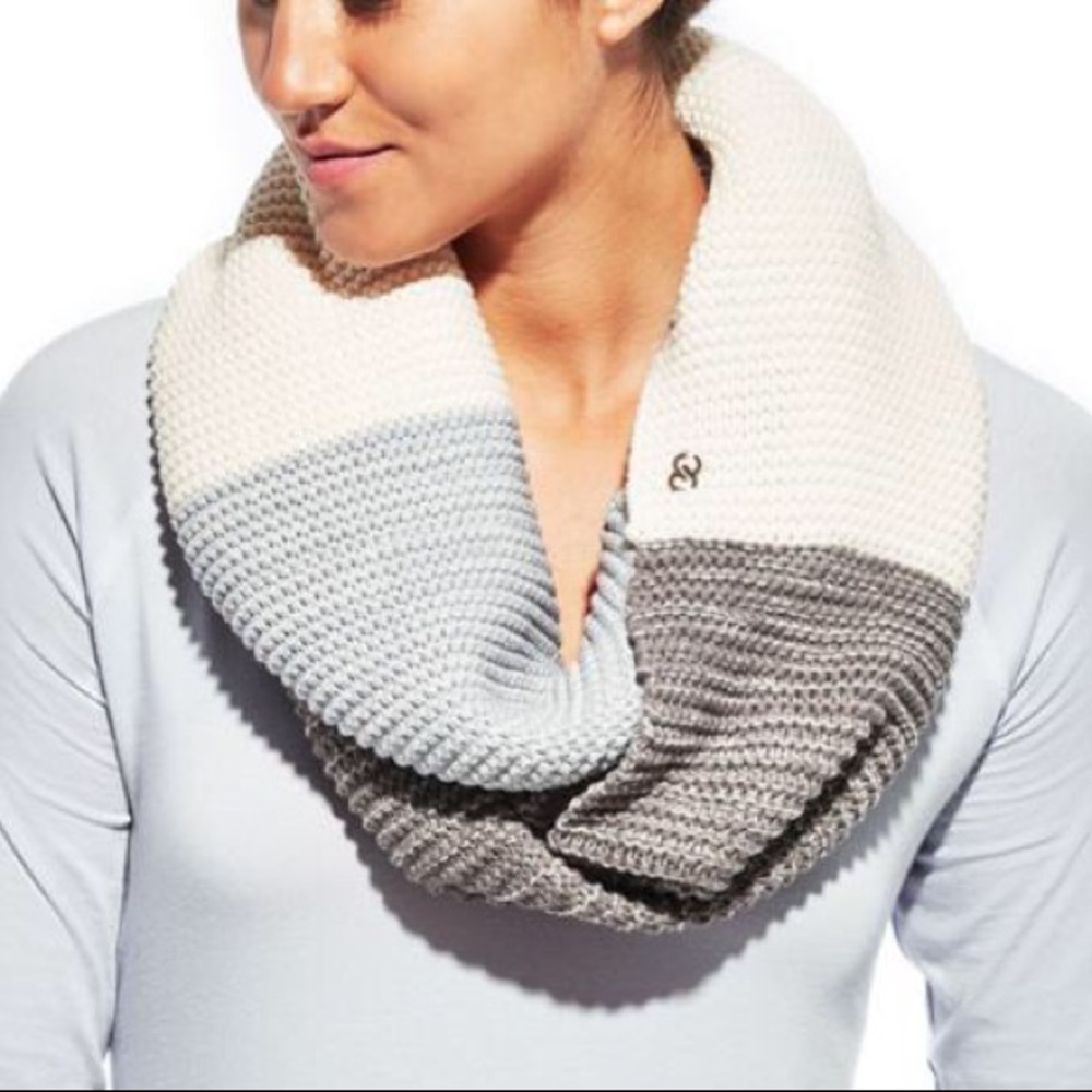 Carrie Underwood Scarf